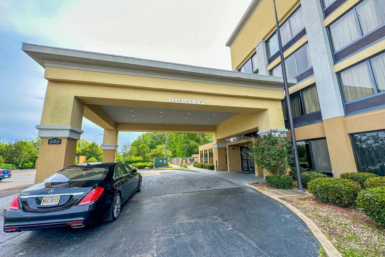 Oyo Townhouse Jackson - Ridgeland Hotel Exterior photo