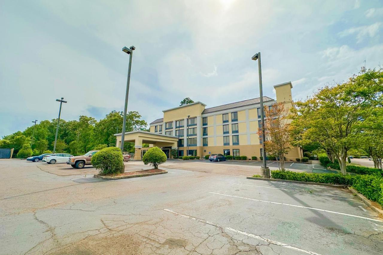 Oyo Townhouse Jackson - Ridgeland Hotel Exterior photo